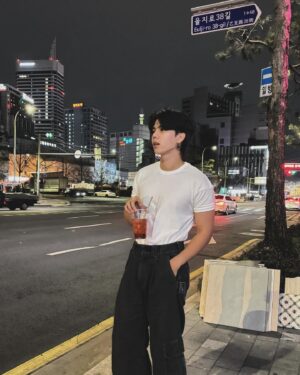 Thitipong Sangngey Instagram - Coffee or me ❤️‍🔥

#FortFTS #ComeFortZon #BabyFeat