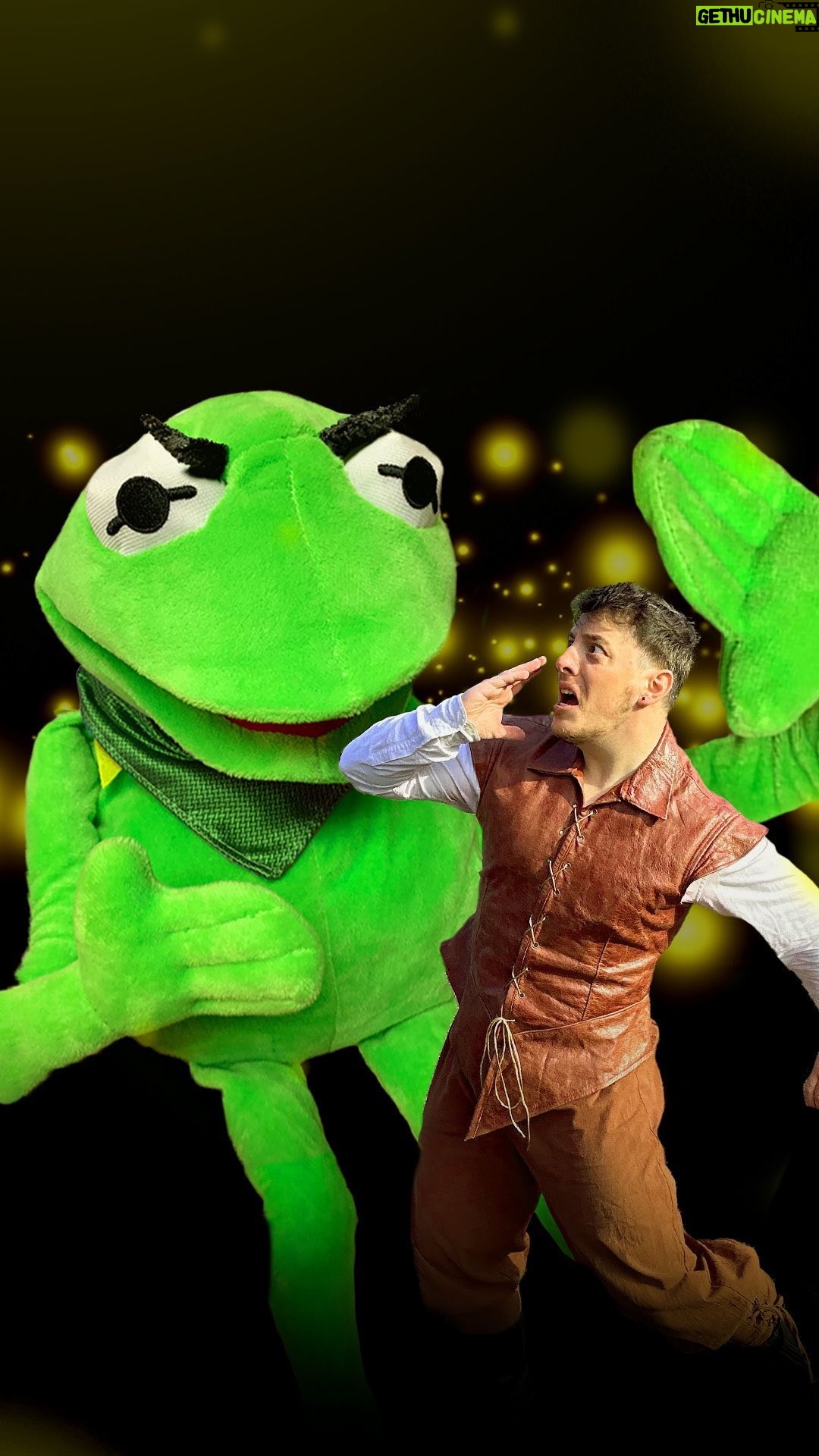 Thomas Sanders Instagram - NEW ROLESLAYING WITH ROMAN: “The Frogfather”🍝 (Link to video up in my bio! ☝️) And you thought the previous episode was unhinged… #roleslayingwithroman #youngblood #dnd #dungeonsanddragons #roleplaying #rpg #romansanders