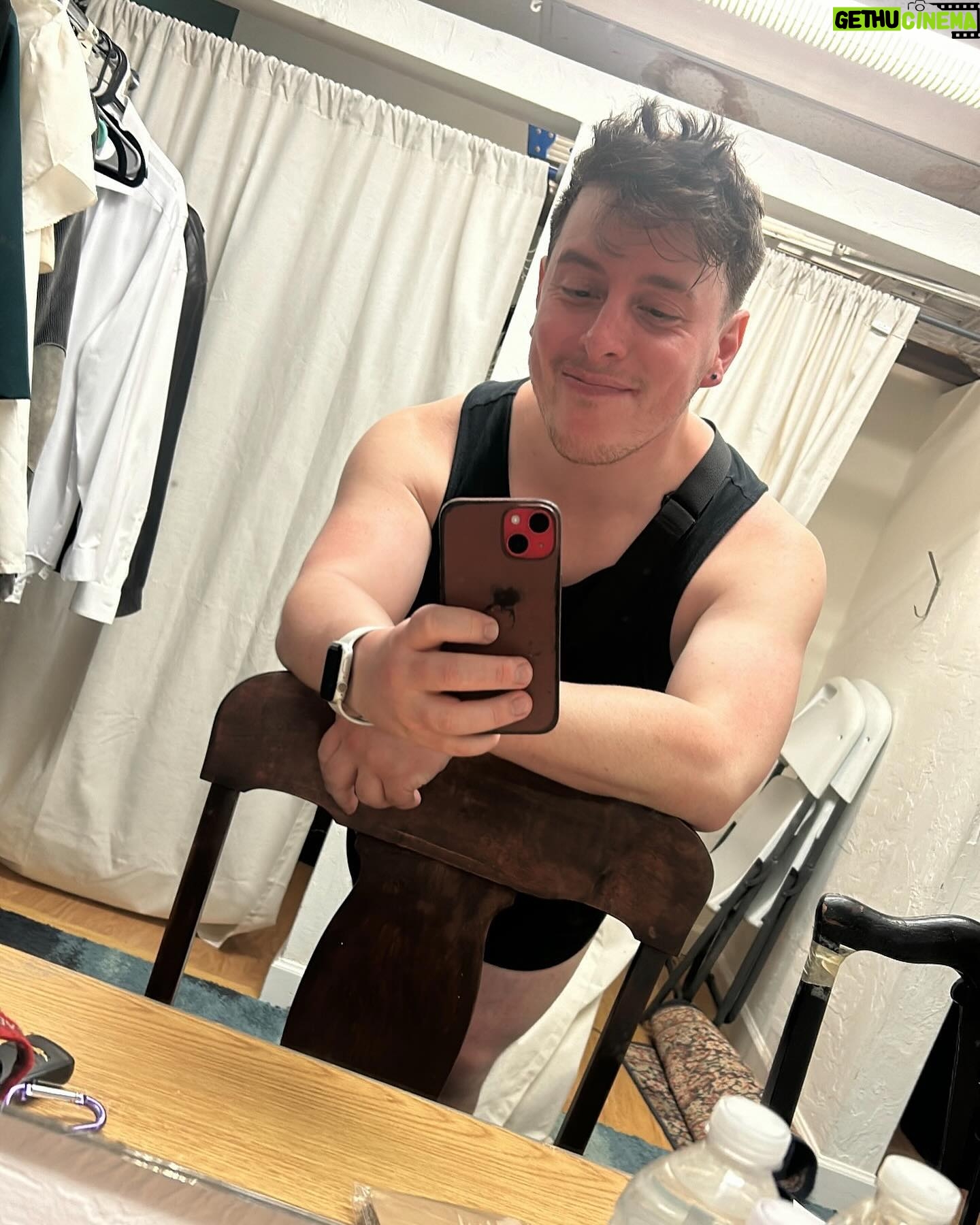 Thomas Sanders Instagram - Curves, Capes 🧛♂️, Collabs, Cabaret, Cakes, Capes 🏖️, Kids, Kicklines, Cutting Carbs, and Subsequently More Cake