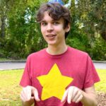 Thomas Sanders Instagram - The most important lesson you’ll eventually learn 🎓(W/ @lindseyboothturner, @they.amaze, & @bigbadfanboy) #comedy #relatable #birthday #aging #age #kids