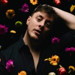 Thomas Sanders Instagram - All for one, and one floral. 🌺 (📸: @jameslightner)