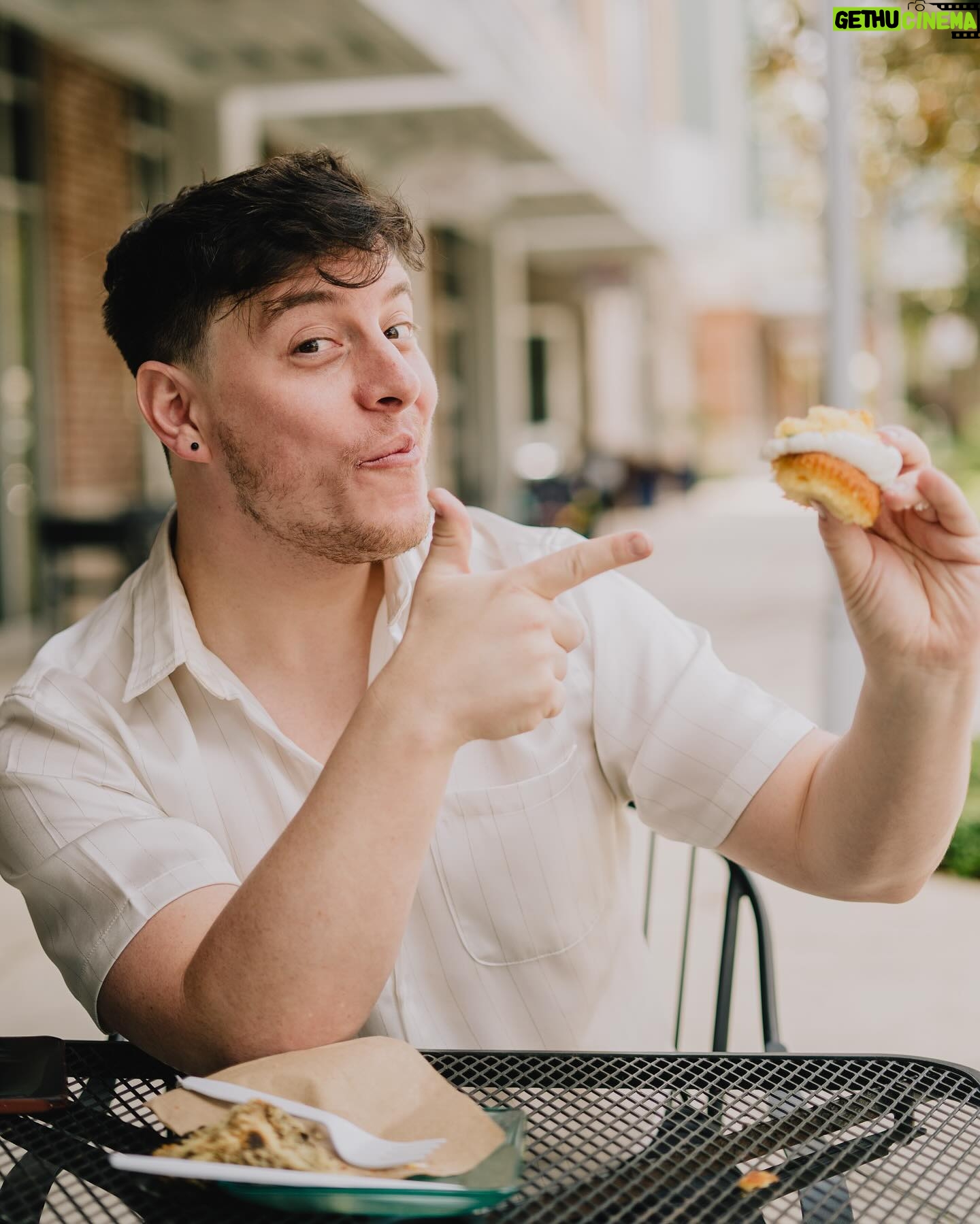 Thomas Sanders Instagram - Presenting… the BEST way to eat a cupcake… 🧁 To think where I was at emotionally on my last birthday compared to where I am now… I have so much to be thankful for. I’m grateful to my friends for their support and comfort. I’m grateful to my career, which has graciously allowed me to turn what brings me joy into something that can sustain myself. And I’m also grateful for finding so much of my self-worth this year, bringing me up from my lowest point last March. I made it through that storm to where I am now, and I couldn’t feel more lucky. To all of you who encourage me in any small way… I sincerely thank you from the bottom of my heart. Looking forward to what this next year will bring. 💜🎂 (Photography: @jameslightner)