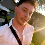 Thomas Sanders Instagram - Been feeling myself lately… even in the… less flattering… orange moments. ☀️