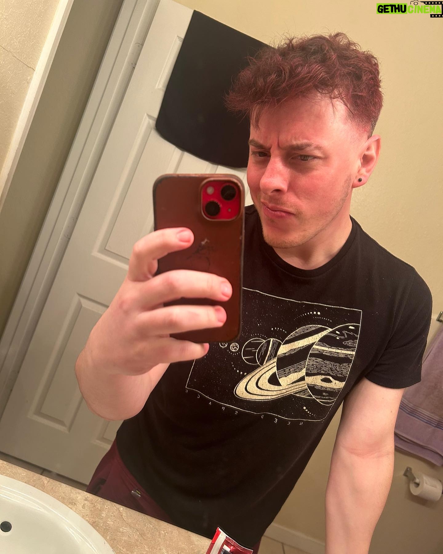 Thomas Sanders Instagram - A little Dump-vember 🍂 1: Embracing sleeveless tees RIGHT as fall begins… at least I’m in Florida so the cold will last two weeks 2: My dad got to see me as Sweeney. This man supports everything I do, and I’m the luckiest guy in the world for it. 3: Working slowly but surely towards some kinda body in the gym 4: Being on Eat the Menu with @keithhabs was delicious and frickin hilarious!! I love that guy so much. 🍳 5: Got to react to some WILD stuff at @reactmedia!! I had a fantastic time, they were wonderful! 6: Had to dress up as Spider-Man for at least ONE Halloween get-together 7: Gavin just continues to be one of my favorite people in the world 8: Kinda been loving the pink hair look! 9: Karaoke night with the Sweeney crew. Judge Turpin and Beadle Bamford singing “Don’t Go Breaking My Heart” was a true treasure of a memory 10: We had two guests make friendship bracelets for almost EVERYONE in the Sweeney cast!! What an incredible gift. I feel so frickin lucky. 💜
