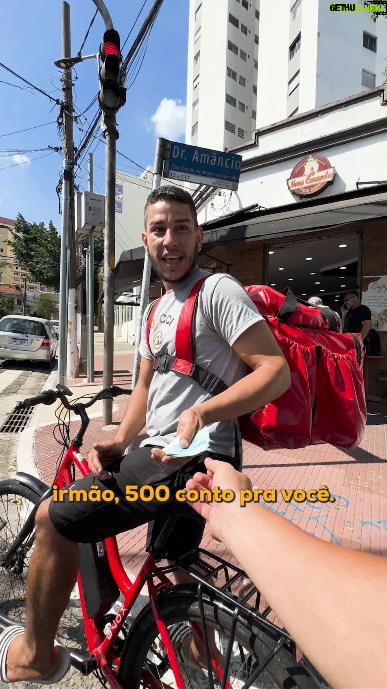 Thomaz Costa Instagram - Sempre faço uma oração antes de sair para ajudar alguém… e é impressionante como Deus sempre coloca as pessoas certas no meu caminho 🙏🏼