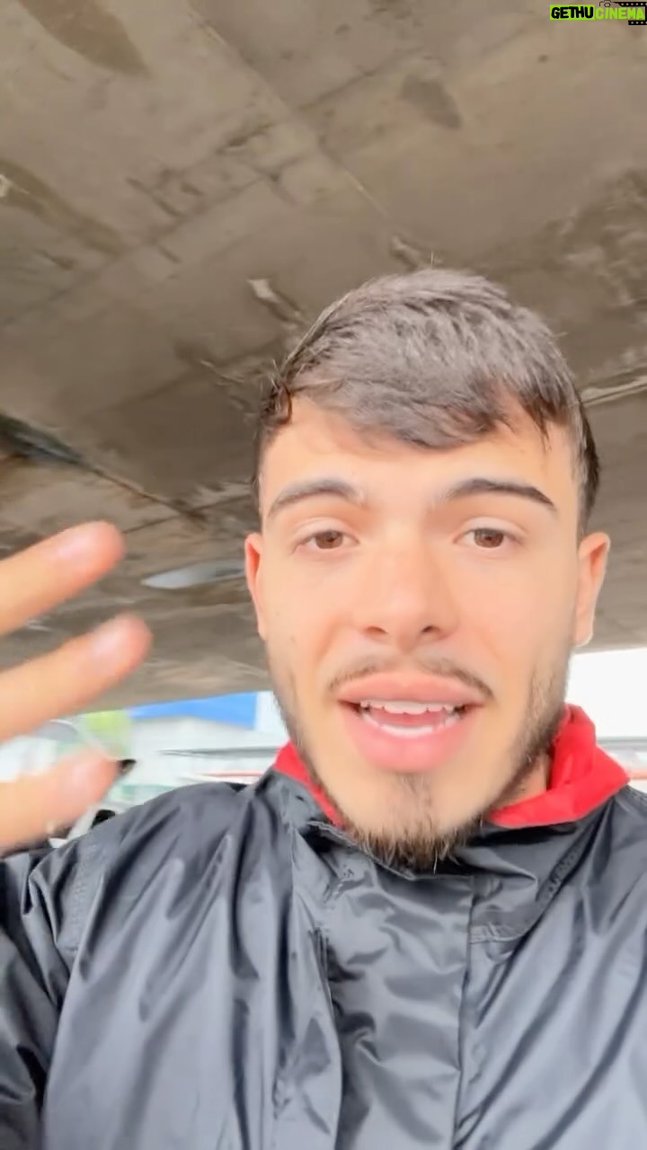 Thomaz Costa Instagram - 10/05 RS está esfriando MUITO! Pessoas e animais molhados passando muito frio 😭😭😭😭