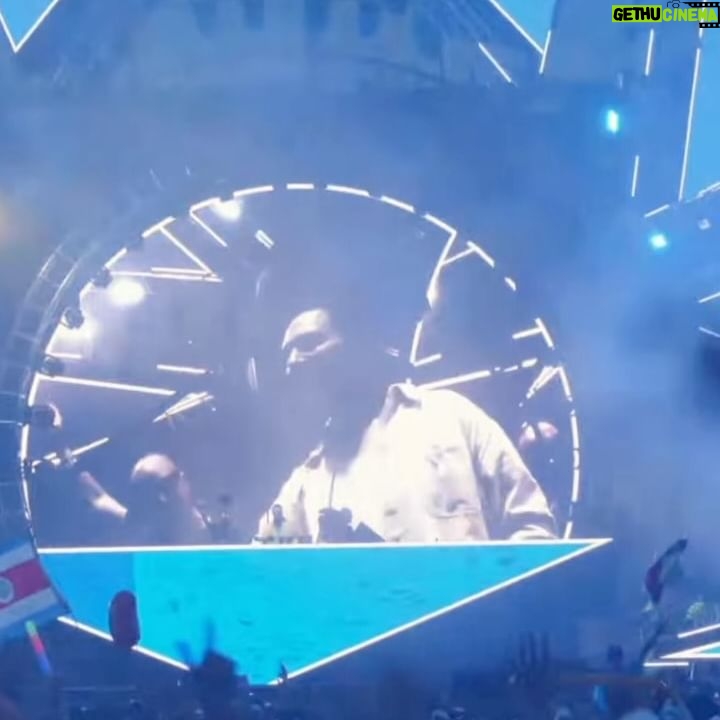 Tiësto Instagram - Playing and dancing in the rain hits different!😅⚡️ Which track was your favorite @ultra ?