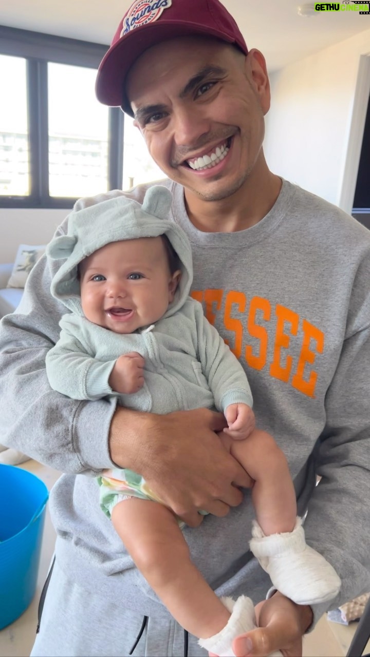Tia-Clair Toomey - 57.6K Likes - We made it to Australia!
Willow was such a champ through our travels to Australia, 30hour trip from Nashville to Sunshine Coast.
She finally gets to meet her family.