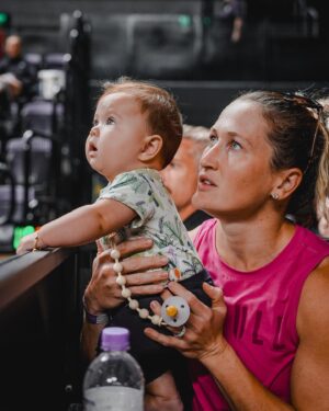 Tia-Clair Toomey Instagram - So far it’s been a blast watching all the athletes compete @downunderchampionship & it’s only day 1. 

It’s so inspiring to see people giving it their best effort, especially for my daughter to grow up watching. 🙌🏼

📸 @prvnfitness / @bc_visions