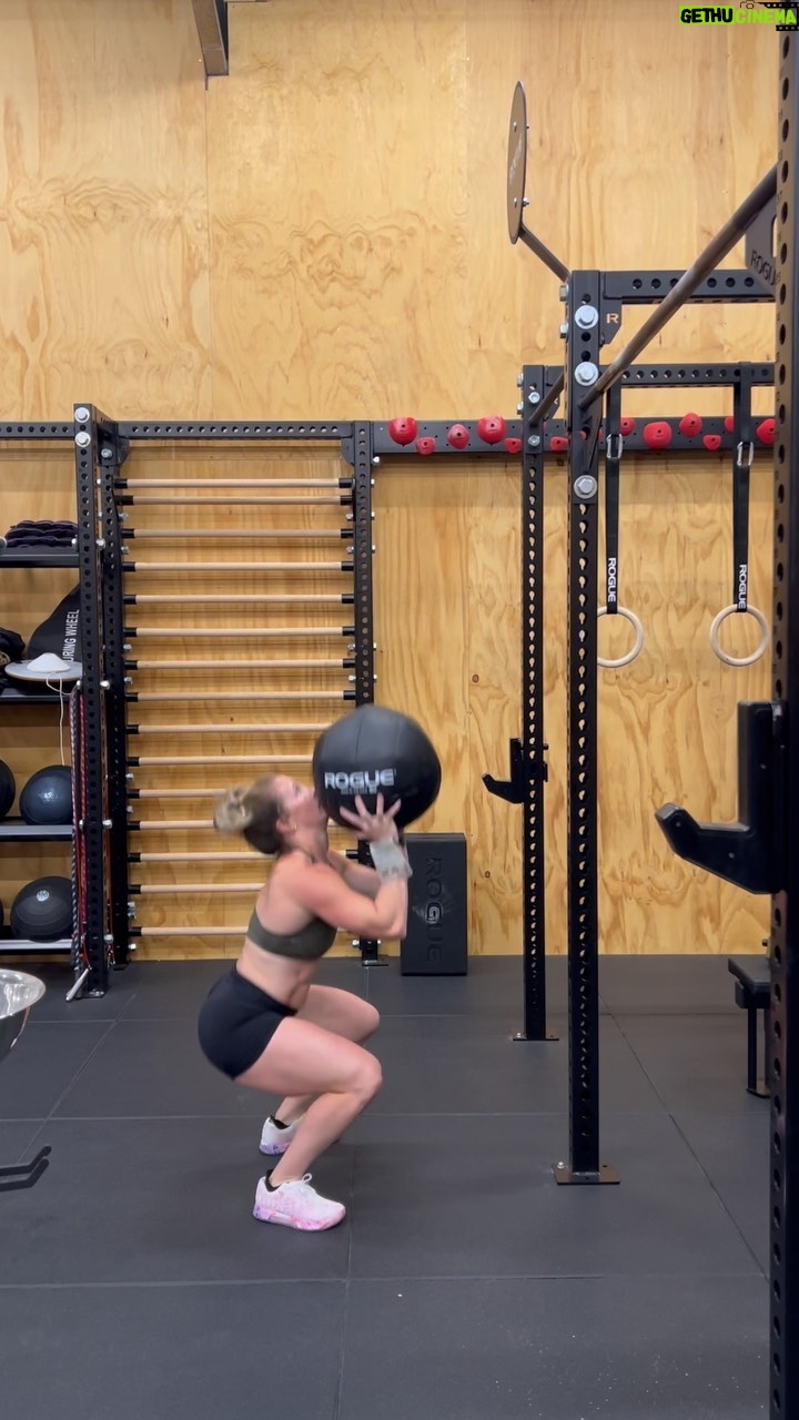 Tia-Clair Toomey - 52.2K Likes - Putting in the work day in and day out!
@prvnfitness compete workout from today; GHD, Pull Ups, Wall Balls & BikeErg.