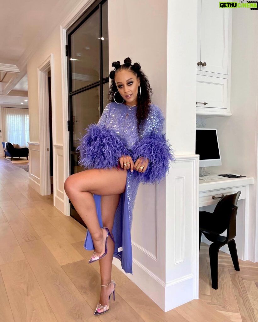 Tia Mowry Instagram - I have always loved the way that clothes can make me feel. Life can be overwhelming, but if I got the right outfit on, I might be ready for it. Juggling multiple roles between work and being a mom will make me want to stay in my good sweatpants all day long. But as soon as I take care of myself, and look good for ME, I feel like I can do anything. Feeling good and loving myself is a superpower.✨
