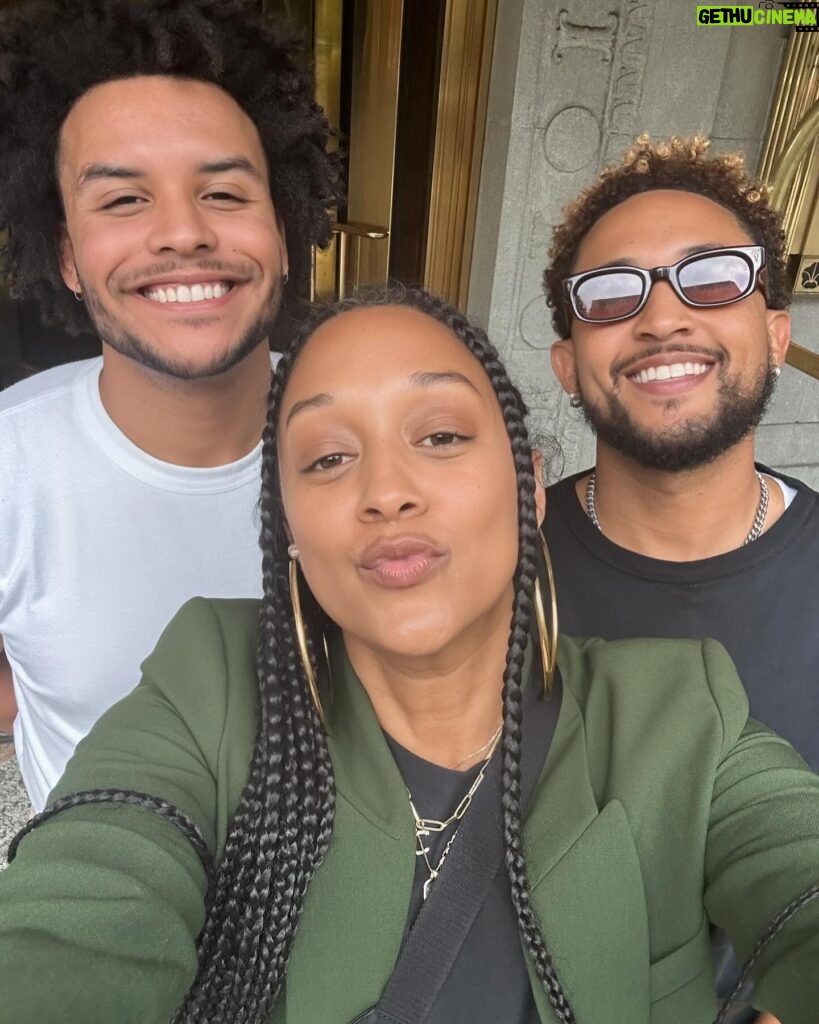 Tia Mowry Instagram - Happy National Siblings Day! There’s no bond quite like the one shared with siblings. They play a pivotal role in shaping our sense of identity, being our first friends, and helping us explore our interests. I’m so blessed with the siblings I have in my life. Tamera, to have shared a womb with you will forever be priceless. Tahj, learning about Mukbangs, going to Koreatown with you and Cree, and sharing Asian Cuisine have been some of my favorite memories. Tavior, I’m so proud to see you flourish as a husband and a father! It’s been amazing to watch. Grateful for the three of you! Love you all.