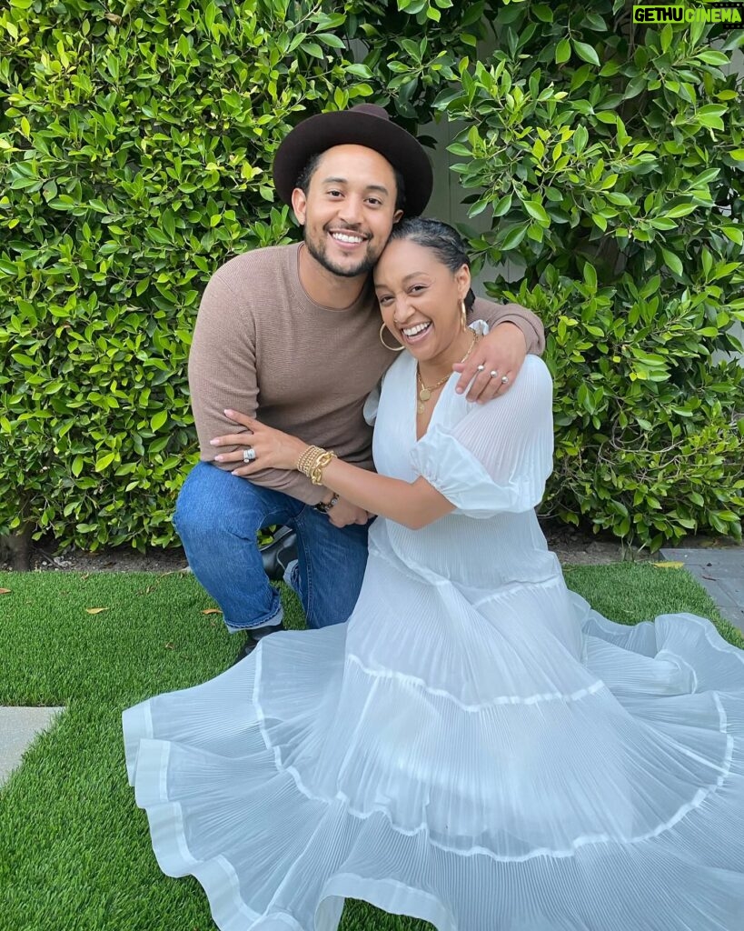 Tia Mowry Instagram - Happy National Siblings Day! There’s no bond quite like the one shared with siblings. They play a pivotal role in shaping our sense of identity, being our first friends, and helping us explore our interests. I’m so blessed with the siblings I have in my life. Tamera, to have shared a womb with you will forever be priceless. Tahj, learning about Mukbangs, going to Koreatown with you and Cree, and sharing Asian Cuisine have been some of my favorite memories. Tavior, I’m so proud to see you flourish as a husband and a father! It’s been amazing to watch. Grateful for the three of you! Love you all.