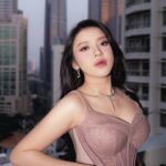 Tiara Andini Instagram – Akhirnya.. 🤍
Dari awal liat lini jalan dengan adat sundanya, aku terharu banget. 
Apalagi waktu resepsi saat mereka berdua masuk, udah gabisa dibendung lagi :’) 
Sangat jelasss tergambar kebahagiaan di wajah mereka berdua.
Makasih sudah ngajak aku ikut serta dalam hari terbahagiamu lin.
Selamat #beRMuara di keabadian @mahaliniraharja @rizkyfbian
.
.
.
Kebaya : @renzilazuardi @subengklasik 
Dress : @etiquette_white 
Make up & hair : @cielmakeupartist & @pingsbraid 
Stylish & asist : @rikkisi @tisnaaguilera
Photographer : @3wisnu @ditasubi