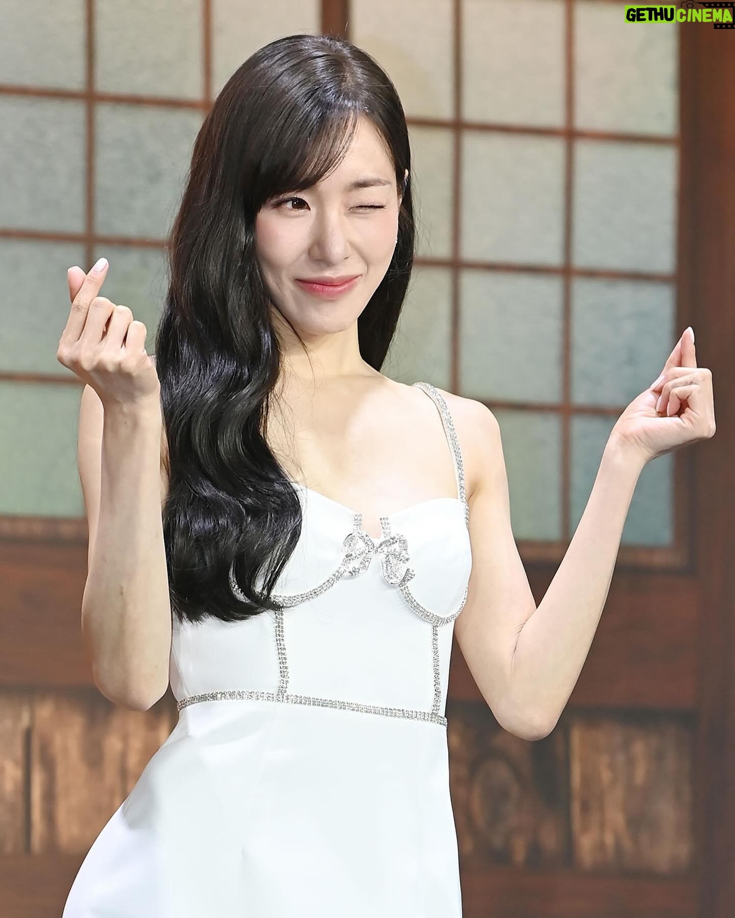 Tiffany Young Instagram - 귀한 시간 내주셔서 감사드립니다. 삼식이 삼촌 잘 부탁드립니다 🍕
