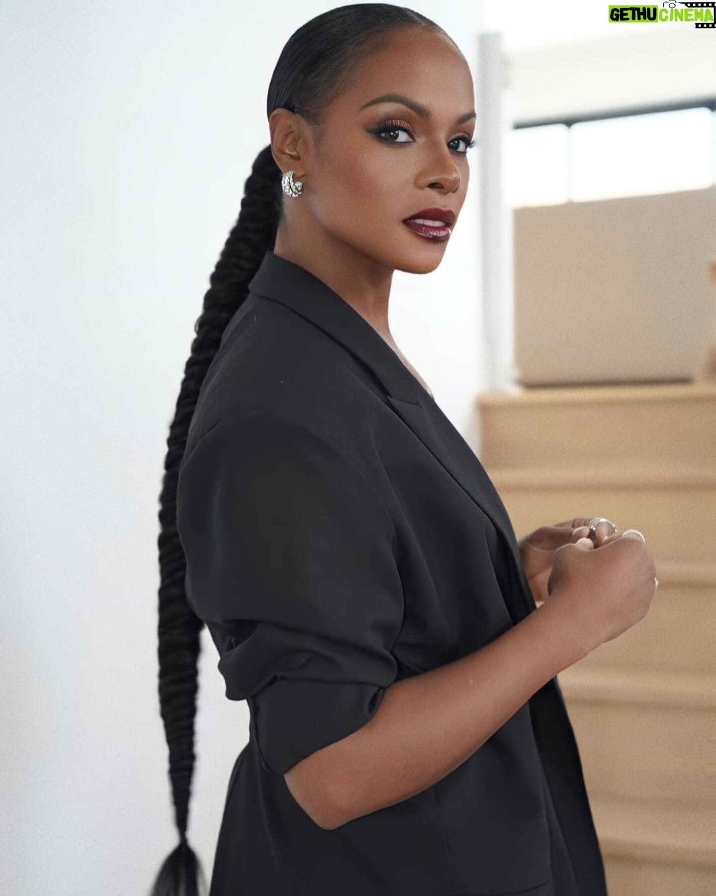Tika Sumpter - 55.9K Likes - Outside? We going outside?
Legs: Say less.
Stylist: @bryonjavar
Hair Photos: @sosheargenius
Makeup: @meccadickerson
#theunderdoggs #press @amazonprime Jan 26th
