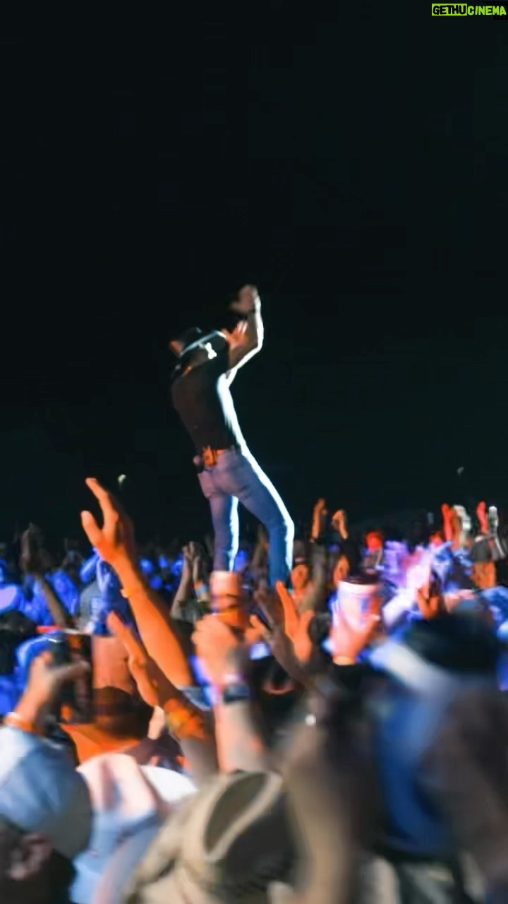Tim McGraw Instagram - One of those nights… love ya Wisconsin!! Always good to be back @countryjamusa
