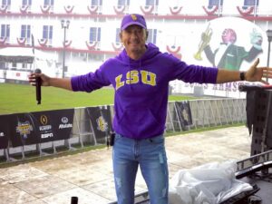 Tim McGraw Instagram - Love @caitlinclark22 but gotta go with my @lsuwbkb tonight! #GeauxTigers #MarchMadness
