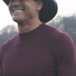 Tim McGraw Instagram - Loved taking a look back behind the scenes of the #StandingRoomOnly music video… check it out on @YouTube and be sure to subscribe!! We’ve got lots more coming your way this summer 💪🏼
