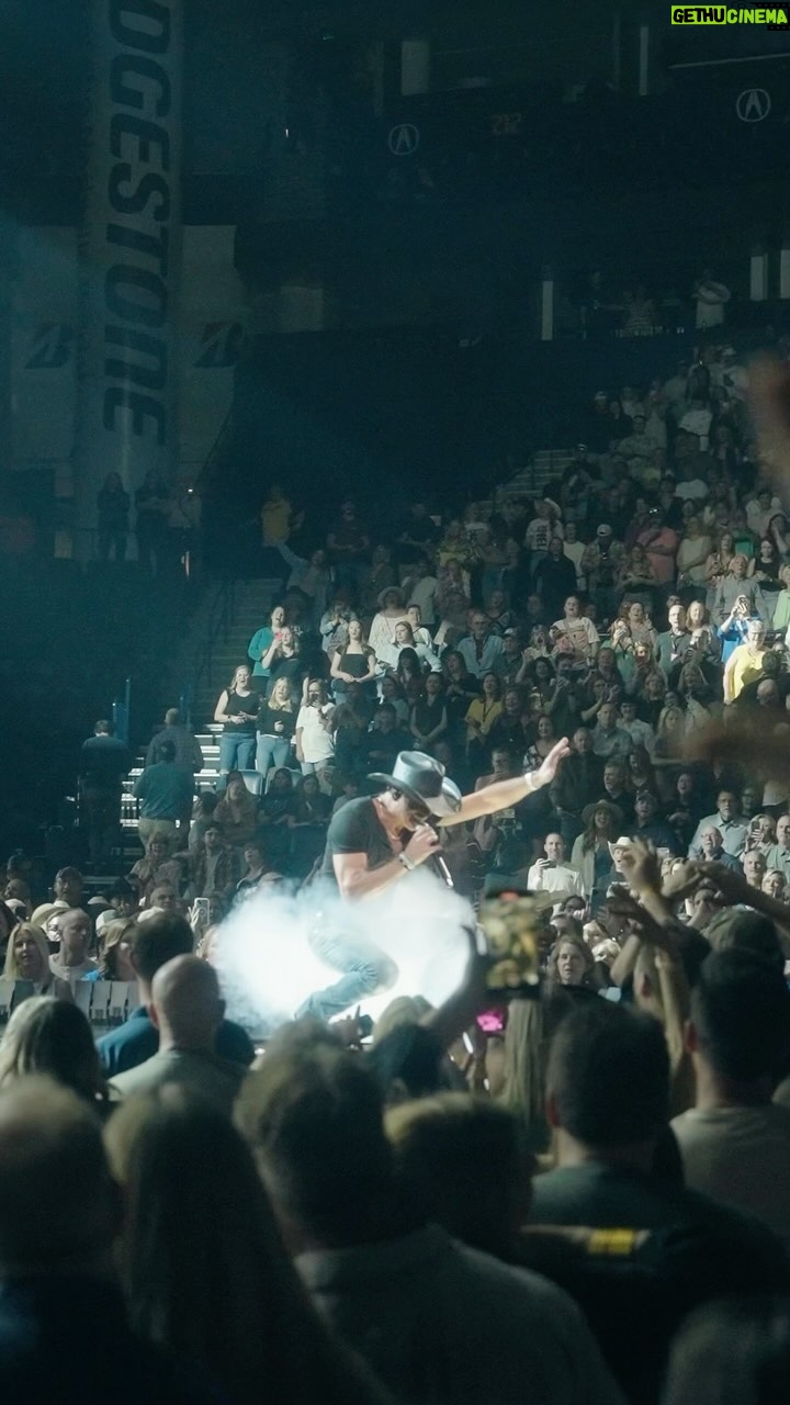 Tim McGraw Instagram - The nerves always melt away when I feel the energy in the room!! Thanx for a great weekend!
