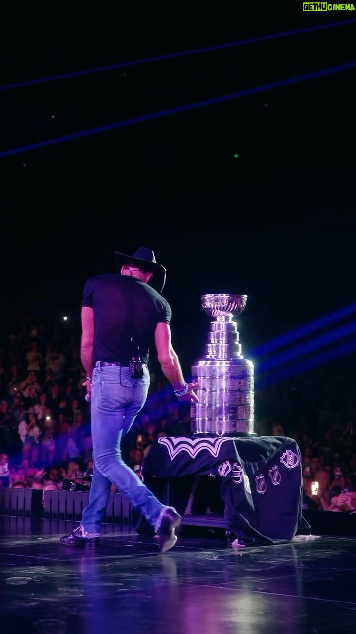 Tim McGraw Instagram - I’ve got so much love for Nashville…. Thanx to the @predsnhl for letting me take over the arena last night!! Let’s bring the @stanleycup home! #stanleycup