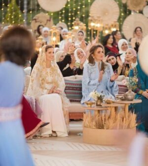 Tima Shomali Instagram - تشرفت بدعوة جلالة الملكة رانيا للمشاركة بالاحتفال في حفل عشاء عقد قران سمو ولي العهد الامير الحسين بن عبدالله الثاني على الآنسة رجوة آل 
السيف #نفرح_بالحسين  #الأردن

Honored to be invited by her majesty Queen Rania to join the wedding dinner celebrations of his highness crown Prince AlHussein #Jordan
