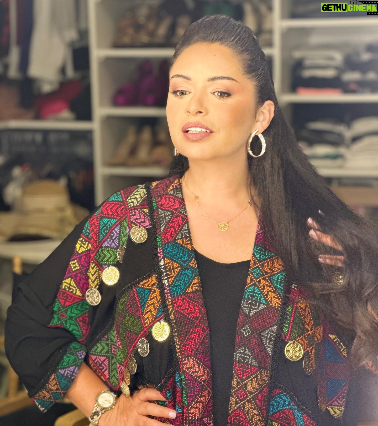 Tima Shomali - 34.7K Likes - تشرفت بدعوة جلالة الملكة رانيا للمشاركة بالاحتفال في حفل عشاء عقد قران سمو ولي العهد الامير الحسين بن عبدالله الثاني على الآنسة رجوة آل
السيف #نفرح_بالحسين #الأردن
Honored to be invited by her majesty Queen Rania to join the wedding dinner celebrations of his highness crown Prince AlHussein #Jordan