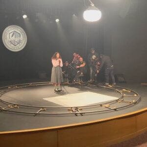 Tima Shomali Instagram - تصوير احد المشاهد القريبة على قلبي”ماذا لو فرح غنت؟” 🤍
@raneemhaithamm 
The Making of one of my favorite scenes “What if Farah sang?” What could’ve been…

 @filmizion @netflixmena
#alrawabischoolforgirls 
#مدرسة_الروابي_للبنات 
#فتيات_الروابي