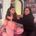 Tima Shomali Instagram – الصورة الاولى: أول فيلم قصير عملته ب حياتي تمثيل تارا عبود الطفلة – قبل ١٥ سنة 
الصورة الثانية: مسلسل مدرسة الروابي للبنات الجزء الثاني ٢٠٢٤ تمثيل تارا عبود الشابة المبدعة 

Same pose 15 years apart – actor and director growing togather 🤍

#alrawabischoolforgirls 
#مدرسة_الروابي_للبنات