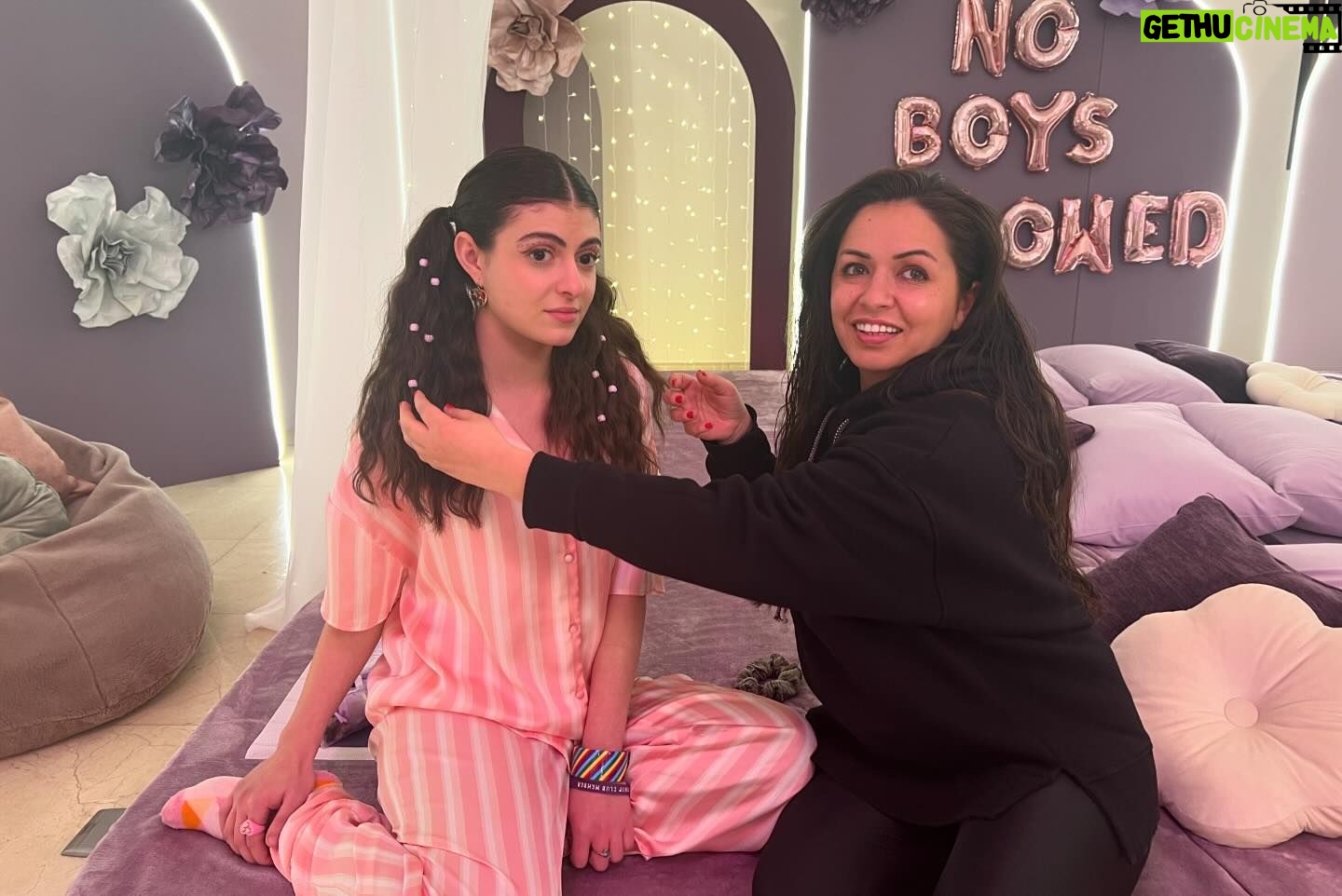 Tima Shomali - 108.1K Likes - الصورة الاولى: أول فيلم قصير عملته ب حياتي تمثيل تارا عبود الطفلة - قبل ١٥ سنة
الصورة الثانية: مسلسل مدرسة الروابي للبنات الجزء الثاني ٢٠٢٤ تمثيل تارا عبود الشابة المبدعة
Same pose 15 years apart - actor and director growing togather 🤍
#alrawabischoolforgirls
#مدرسة_الروابي_للبنات