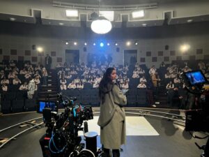 Tima Shomali Instagram - تصوير احد المشاهد القريبة على قلبي”ماذا لو فرح غنت؟” 🤍
@raneemhaithamm 
The Making of one of my favorite scenes “What if Farah sang?” What could’ve been…

 @filmizion @netflixmena
#alrawabischoolforgirls 
#مدرسة_الروابي_للبنات 
#فتيات_الروابي