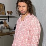 Timur Batrutdinov Instagram - Многим запомнился мой образ Роберто Батрутдиньо в интеграции нового выпуска ОХ. С удовольствием делюсь с вами частичкой Роберто. Возможно, обложка к моему первому синглу уже есть) Кстати, новый выпуск ОХ с @shcherbakov_alexei и @alesha_smirnov уже на канале.
