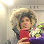 Timur Batrutdinov Instagram - Дорогие мои девочки, ну неужели вы думали, что я вас не поздравлю с праздником?! Запоминается последнее, поэтому сам закрою этот день своим поздравлением!;) Спасибо вам за то, что дарите нам свою любовь! Мамы, жёны, бабушки, сёстры, дочери, племянницы, тёти, крестницы, вы - смысл наших существований! Отдельно хочу поздравить свою будущую жену. Давай уже объявляйся! Пора знакомиться!😉💐 #спраздником #любимые #женщины #8марта #весна P.S. Но пока я холостяк, хочу поздравить, обнять, поцеловать всех прекрасных девушек, с которыми меня пересекала судьба. Вы - часть моей жизни! Я вас очень люблю всем своим большим сердцем! С праздником, любимые😘🌹