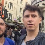 Timur Batrutdinov Instagram - Сегодня день рождения у шикарного человека @demiskaribidis . Непонятно, когда и как он появился в наших жизнях, но складывается впечатление, что он был всегда. Демис, продолжай быть всегда! С днём рождения, бро! С тобой всегда веселО!) #демискарибидис #денисрожденидис #демиспоздравлядитидис