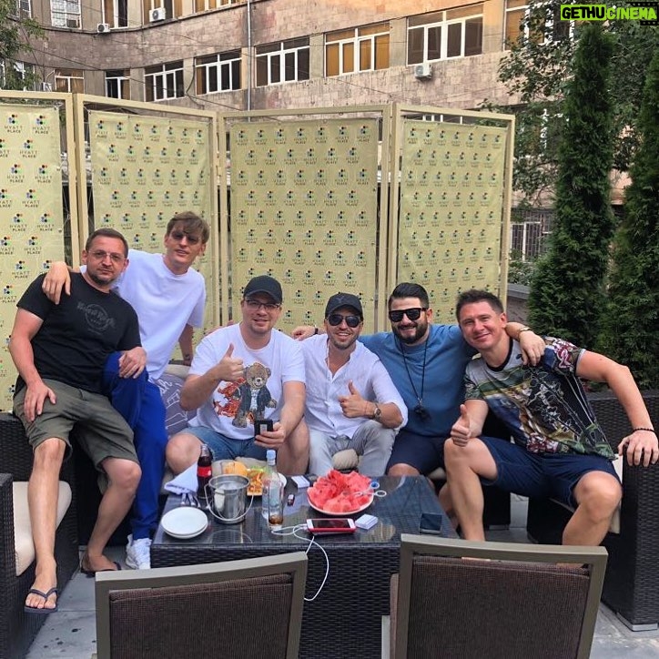 Timur Batrutdinov Instagram - Пацанчики на райончике #ереван #камеди #пацанва #всевыложили #иявыложил