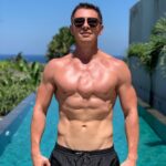 Timur Batrutdinov Instagram - В своих комментариях вы часто спрашивали, чьё это тело приделали к моей голове, чем натолкнули меня на идею. Какой вариант вам больше нравится? 1. Классический Батр 2. Трёхсисечный Батр из «Вспомнить всё» 3. Батр накаченное лицо 4. Татаро-Монгол 5. Батруки-базуки 6. Батр-Кен 7. Жопатр 8. Батроноид 9. Буз-Батр 10. Батрошенко