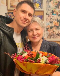 Timur Batrutdinov Instagram - Мамуль, люблю тебя безбрежно! Всех мамуль, с днём мамули!