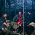 Timur Batrutdinov Instagram – Давно ничего не выкладывал. Пора снова прервать молчание. Это мы рандомной компанией в составе: @azabraza1984 @shcherbakov_alexei @goshakutsenko и я, оказались в рандомном месте – в Карелии. Сняли новый выпуск «Ошуительных историй» в рамках нашего Ошуительного Хоу. Надеюсь, вам зайдёт 100%. Премьера в октябре, в смысле месяце. Буду очень рад, если вы тоже будете рады!
#ошуительноехоу #ошуительныеистории #mamontcamp #chooseadventure #random