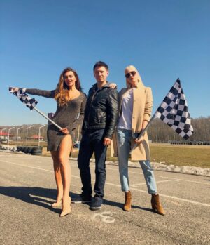 Timur Batrutdinov Instagram - Веснеет, господа мартовские коты!😼 На старт!🏁
#аннаседокова #алёнашишкова #красотки #тимурбатрутдинов #красавчик #с #скромность #весна #солнце #наконецто