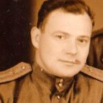 Timur Batrutdinov Instagram - 🌷Блинов Алексей Николаевич (03.01.1928-11.07.2011). После окончания школы юнг осенью 1943 года он был направлен на Тихоокеанский флот. В августе 1945 года началась война с Японией. Алексей принял участие в военных действиях на Канонерской лодке «Красная Звезда», воевал до полной капитуляции Японии. В 1947 году окончил школу мичманов. Имеет боевые награды: медаль «За победу над Японией», Орден Отечественной войны II степени, а также награждён медалью «Ветеран труда» и юбилейными медалями. 🌷Смирнов Константин Степанович (30.12.1922 - 24.06.1976) С 1 курса, в 1942 году, был призван на фронт, был стрелком  84 мотострелкового батальона, находился в звании красноармейца. 23 июля 1943 года получил тяжелое осколочное ранение мягких тканей правой голени и слепое осколочное непроникающее ранение мягких тканей правой половины грудной клетки. 🌷Трусов Александр Петрович (20.08.1912-07.11.1968) Во время Великой Отечественной войны Александр Петрович воевал, был награждён несколькими боевыми наградами, в том числе орденом Красной Звезды. Известно, что в 1944 году, в звании лейтенанта, он участвовал в боях в Маньчжурии. 🌷Кутузов Федор Алексеевич (1907-1975) В июле 1941 года Фёдор Алексеевич был призван в Красную Армию. До декабря 1941 года он проходил боевую подготовку в тылу. С декабря 1941 года уже воевал на Западном, затем на Калининском фронте в должности командира отделения связи, в звании младший сержант. С ноября 1943 года Фёдора Алексеевича перебросили на 2-ой Прибалтийский фронт. В августе 1944 года он был представлен к награде орденом Отечественной войны II степени за многочисленные личные боевые подвиги. Один из них он совершил в июле 1944 года в бою в районе города Малинова: он проявил отвагу, лично ликвидировав под непрерывным вражеским артиллерийским огнём 10 порывов линии связи, обеспечив её устойчивую работу.