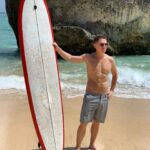 Timur Batrutdinov Instagram - Дайте мне доску для сёрфа и я переверну...сь на ней. 🏄🏻‍♂️🔄