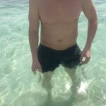 Timur Batrutdinov Instagram - Мастер-класс от Ольги Бузовой, как надо вести Инстаграм. Безусловно мне далеко до мастера. Ну, или мастерши) И прекратите уже женить нас или обвинять в пиаре. Мы холостяки на отдыхе и делаем, что хотим😇 Для тех, кто не знает, мы с Ольгой дружим уже 13 лет. Да, это дружба на грани, но, думаю, мы сами разберёмся)