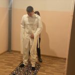 Timur Batrutdinov Instagram - Мне пишут, ты чего не выкладываешь зайца?! Слушаюсь и повинуюсь! И, как бы это ни звучало, выкладываю Зайца🐰 Вот, этапы становления зайца от первого драфта до сценической версии. Приветы и спасибы художникам по костюмам 😘 #шоумаска #заяц