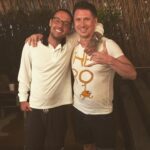 Timur Batrutdinov Instagram - Аллоха, Лёха!🤙 Давно мечтал познакомиться и вот, стоило прилететь в Таиланд, чтобы это наконец случилось. Спасибо тебе за творчество, ты - настоящий. Твои "Мысли вслух" во многом совпадают с моими. @therealguf #гуф #респект #мысливслух #lugang #авыждалифотосбузовой