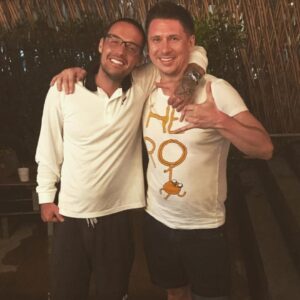 Timur Batrutdinov Instagram - Аллоха, Лёха!🤙 Давно мечтал познакомиться и вот, стоило прилететь в Таиланд, чтобы это наконец случилось. Спасибо тебе за творчество, ты - настоящий. Твои "Мысли вслух" во многом совпадают с моими.
@therealguf 
#гуф #респект #мысливслух #lugang #авыждалифотосбузовой