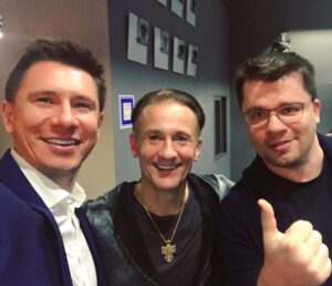 Timur Batrutdinov Instagram - Хаживали сегодня в театр имени Ермоловой на спектакль «Оркестр мечты. Медь». Восторг! Спасибо Олегу Евгеньевичу Меньшикову за ощущение лёгкости душевной, с которой мы все вышли из театра. Настоятельно рекомендую к посещению этого позитивнейшего шоу-спектакля!