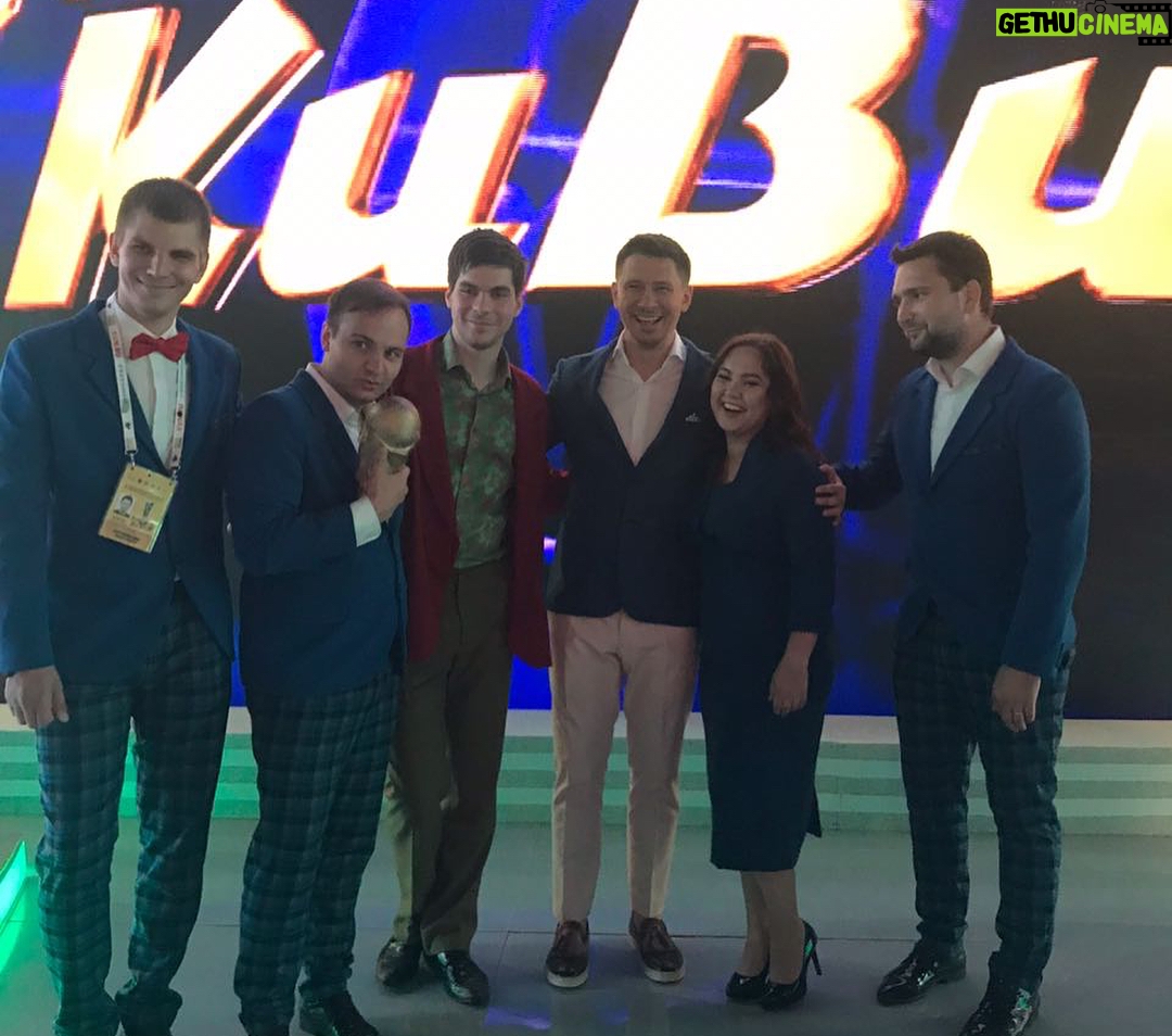 Timur Batrutdinov Instagram - Съездил на «Голосящий КиВиН» в г.Светлогорск. Встретился с любимыми командами КВН, а с некоторыми даже выступил. Подробности смотрите на 1м канале где-то в ноябре. #квн #ностальгия #голосящийкивин2018 #светлогорск #раисы #плюшкиимениярославамудрого #борцы