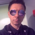 Timur Batrutdinov Instagram - Добрых вечеров! Как ваш понедельник? У меня сегодня выходной, но всё равно тянет на работу. Наверное, потому что на работе никого нет и можно спокойно поселфиться в кулерной. #внезапнонастиле