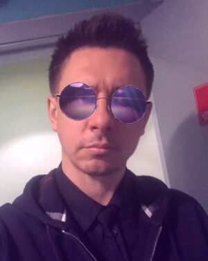 Timur Batrutdinov Instagram - Добрых вечеров! Как ваш понедельник? У меня сегодня выходной, но всё равно тянет на работу. Наверное, потому что на работе никого нет и можно спокойно поселфиться в кулерной.
#внезапнонастиле