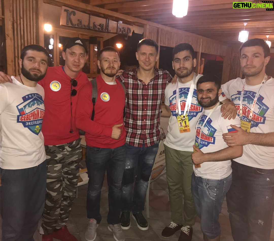 Timur Batrutdinov Instagram - Съездил на «Голосящий КиВиН» в г.Светлогорск. Встретился с любимыми командами КВН, а с некоторыми даже выступил. Подробности смотрите на 1м канале где-то в ноябре. #квн #ностальгия #голосящийкивин2018 #светлогорск #раисы #плюшкиимениярославамудрого #борцы